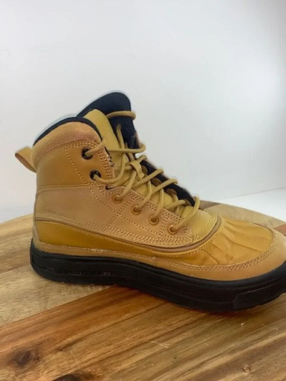 Nike Kids Woodside 2 ACG Boots Wheat Estimated Size 3.5